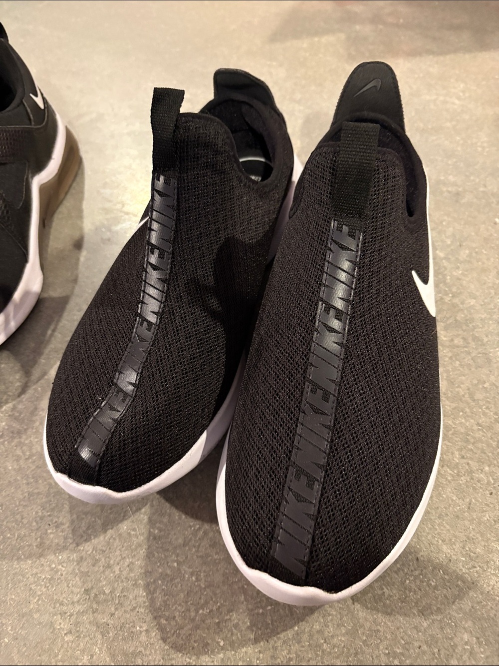 2 PAIR OF NIKE SHOES ✨ - Picture 4 of 11